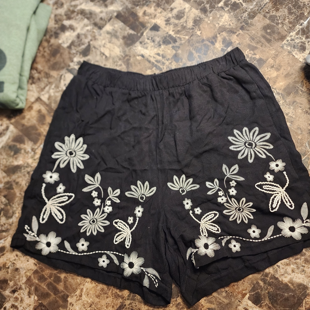 JJ - BOAMAR Elegant Black Floral Embroidered Women's High Waist Shorts